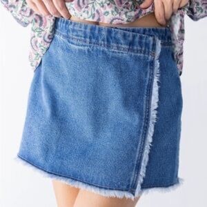 natural life Denim Raw Hem Side Zip Retro Mini Skirt Sz: M